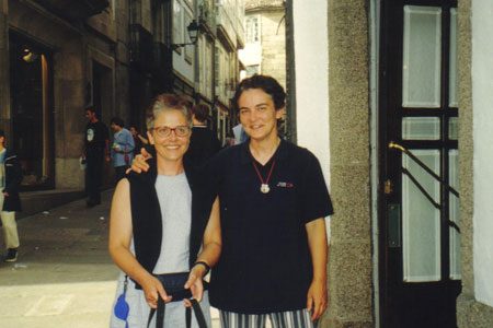 48-Hedwige-and-Benedicte,-sisters-reunited-in-Santiago-(Peregrino-the-cat-is-in-the-carrier)-(pg-304).jpg
