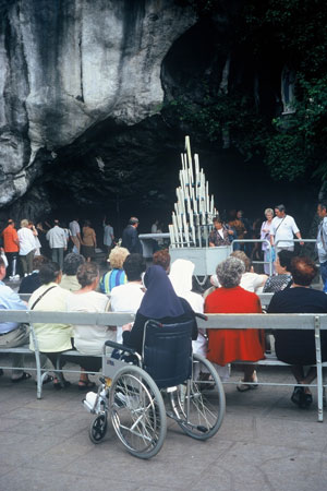 Lourdes---Rosary-procession-2