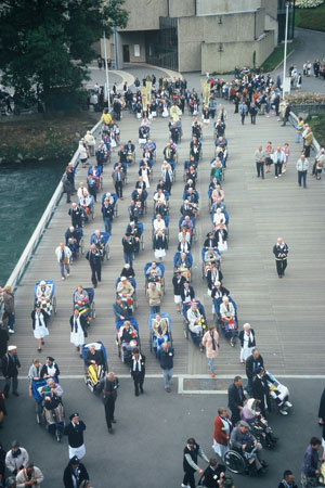 Lourdes---Rosary-procession-2