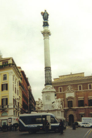 Rome---the-Immaculata-with--bouquet